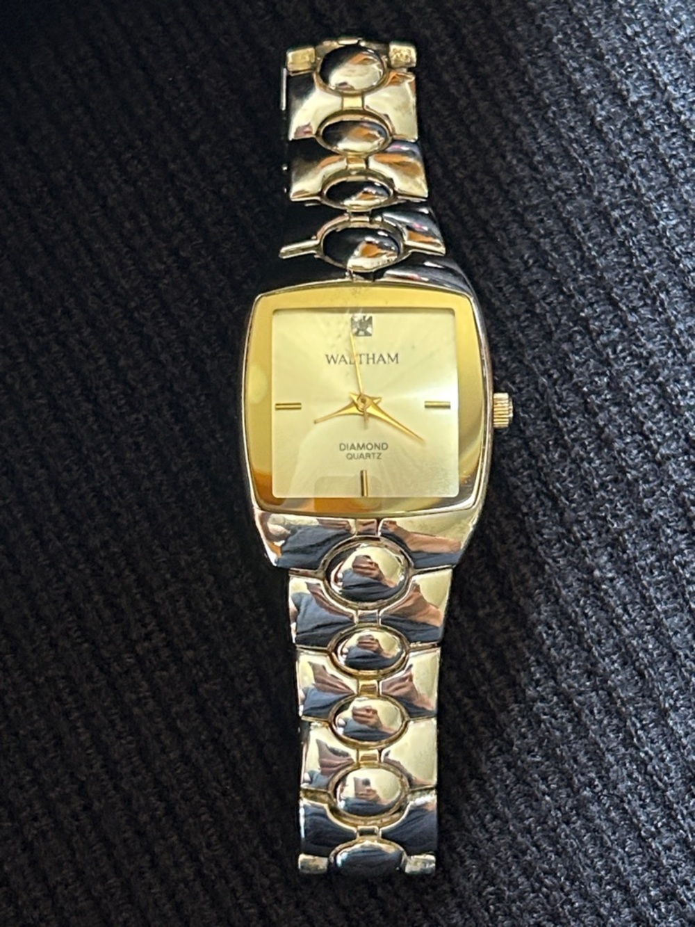 VINTAGE BEAUTIFUL WOMEN'S WALTHAM DIAMOND QUARTZ WATCH JAPAN MOVEMENT